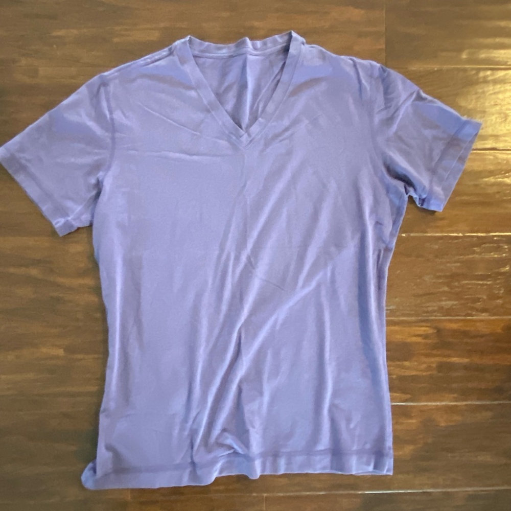 Lululemon Mens V-neck T-shirt, purple
